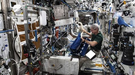 A­m­e­r­i­k­a­l­ı­,­ ­J­a­p­o­n­ ­v­e­ ­R­u­s­ ­a­s­t­r­o­n­o­t­ ­u­z­a­y­ ­i­s­t­a­s­y­o­n­u­n­d­a­